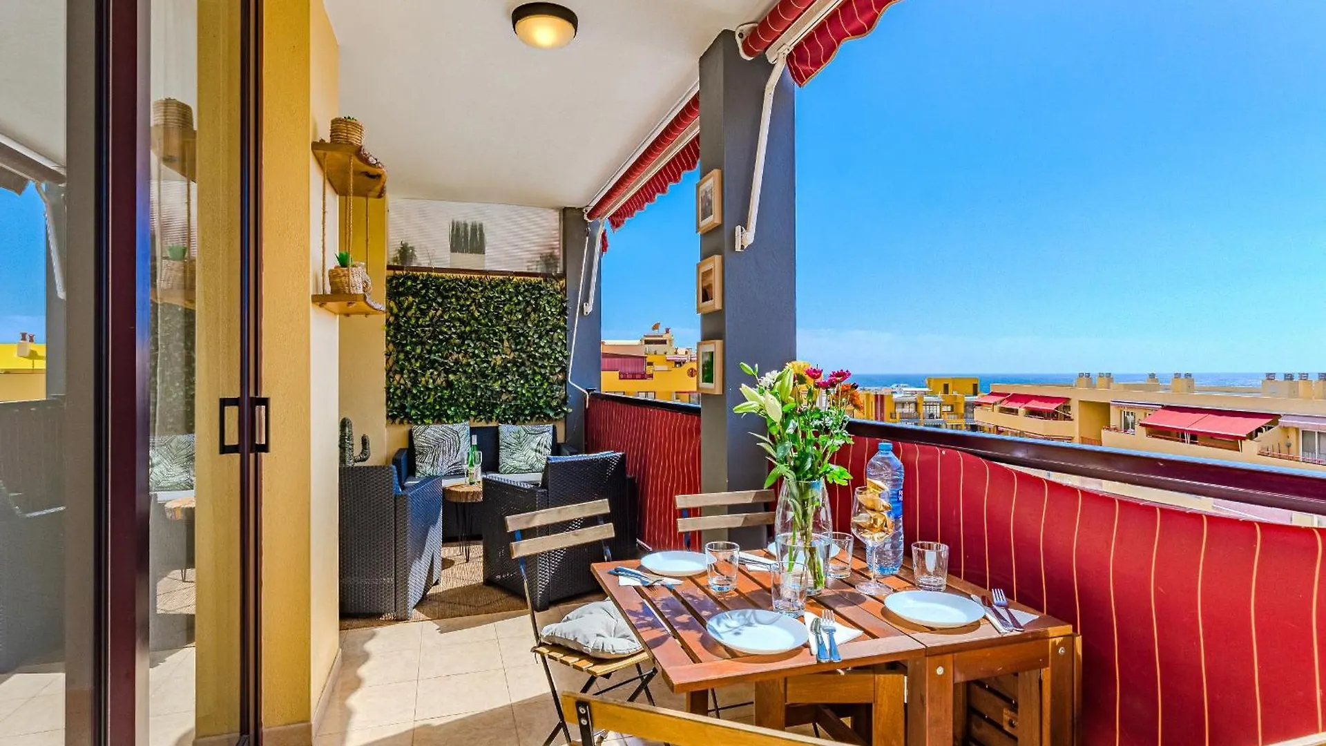 הקונטקטים של Olivia Sunset Holiday Home